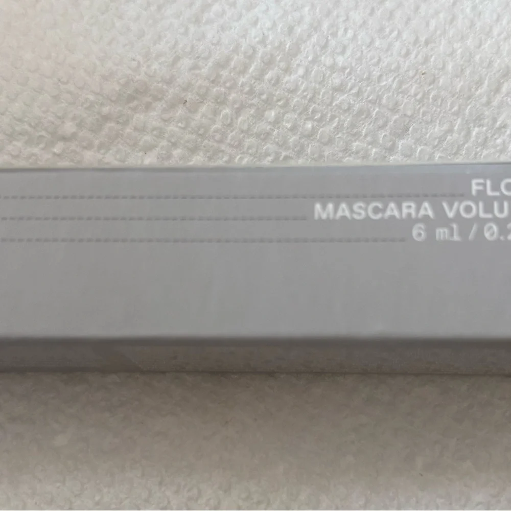 r.e.m. beauty Flourishing Volumizing Mascara in Midnight Black BNIB